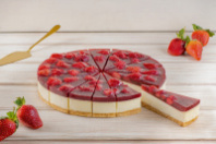 Пирог ЧИЗКЕЙК КЛУБНИЧНЫЙ, 2,0кг, 16порц/упак, картон, Betty's cake, Россия 